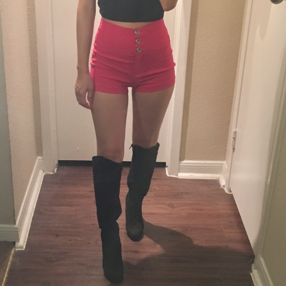 HIGH-WAISTED SHORTS